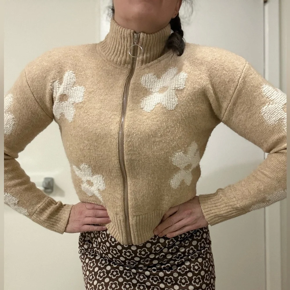 Beige Floral Zip-Up Sweater - Picture 3 of 6